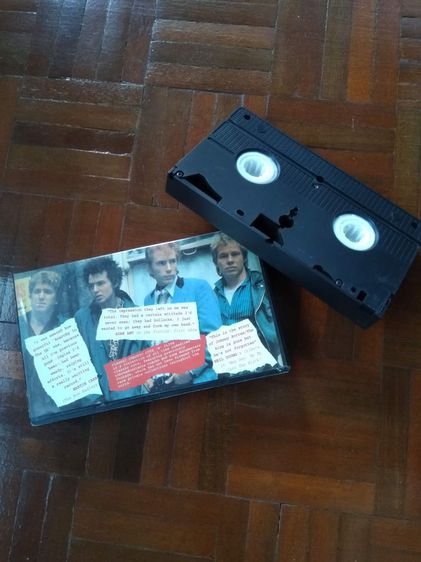 Sex Pistols Vtg Classic Chaotic Cuts N Clips Shell VHS สภาพใหม่ หายาก รูปที่ 2