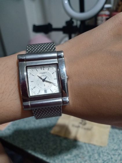 นาฬิกา Louis morais สภาพ 99 ของแท้100 ไม่ค่อยได้ใส่ กันน้ำได้ มีวันที่ สายเดิม ปรับได้ตามข้อแขน ต่อรองราคาได้ค่ะ รูปที่ 2
