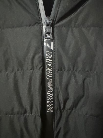 เสื้อแจ็คเก็ตกันหนาวขนเป็ดสำหรับผู้ชาย EMPORIO ARMANI รุ่น Men Fashion Outerwear Emporio Armani Down Jacket Code 6RPBJ2 PNE1Z สี Nero รูปที่ 8