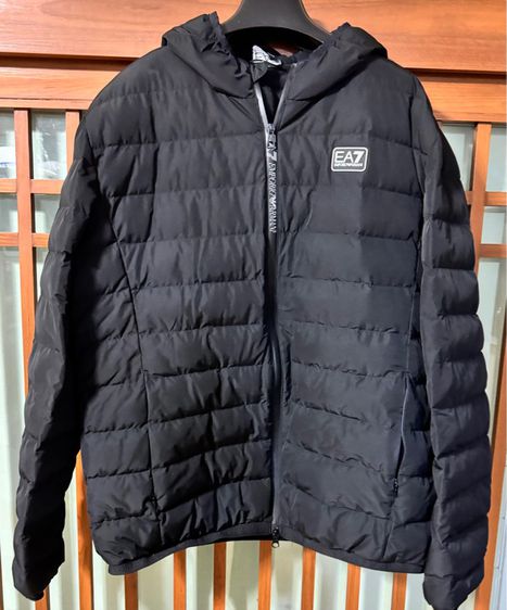 เสื้อแจ็คเก็ตกันหนาวขนเป็ดสำหรับผู้ชาย EMPORIO ARMANI รุ่น Men Fashion Outerwear Emporio Armani Down Jacket Code 6RPBJ2 PNE1Z สี Nero รูปที่ 2