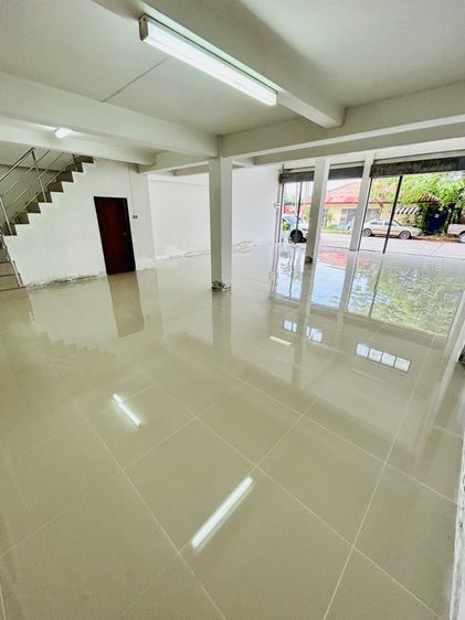 ใช่ ขายตึกแถวบางพระ 2 คูหา 3 ชั้นครึ่ง 1 ดาดฟ้า 3 ห้องน้ำ รูปที่ 4