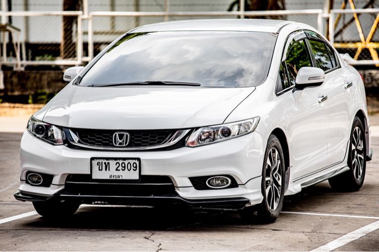 Honda Civic 2015 1.8 ES i-VTEC Sedan เบนซิน ไม่ติดแก๊ส เกียร์อัตโนมัติ ขาว