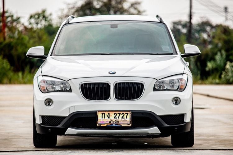 BMW X1 2014 2.0 sDrive18i xLine Sedan เบนซิน ไม่ติดแก๊ส เกียร์ธรรมดา ขาว รูปที่ 2