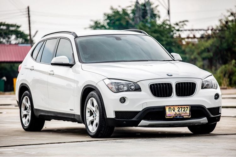 BMW X1 2014 2.0 sDrive18i xLine Sedan เบนซิน ไม่ติดแก๊ส เกียร์ธรรมดา ขาว รูปที่ 3