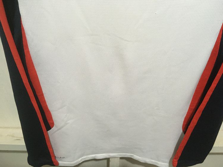 เสื้อกีฬา แขนยาว DRI-FIT แบรนด์ NIKE สีขาวแถบดำแดง รูปที่ 4