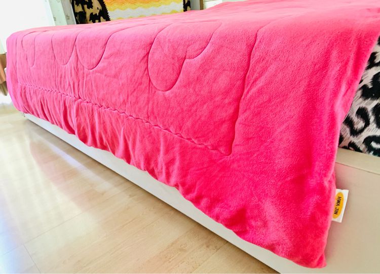 ผ้านวมกำมะหยี่ ขนาด 5.5ฟุต สีชมพูปักลายวินเทจ ด้านบนปักลาย ❤️ POPORI ❤️ ยี่ห้อ HWA JIN (สภาพใหม่)  รูปที่ 6
