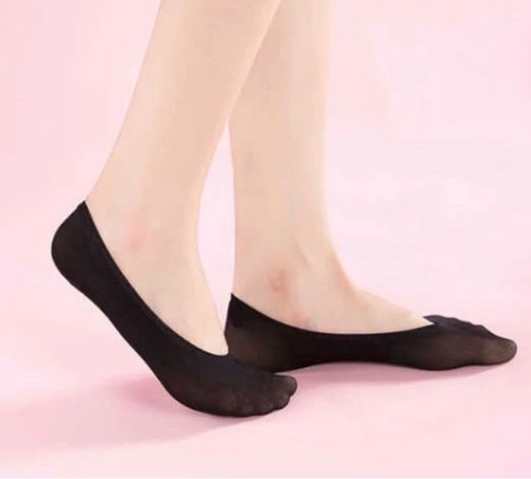 ถุงเท้าคัชชู ซ่อนขอบ ข้อเว้า มีซิลิโคนกันกัด กันลื่นหลุด คู่ละ 5 บาท มีสีดำ และ สีเนื้อ  รูปที่ 1
