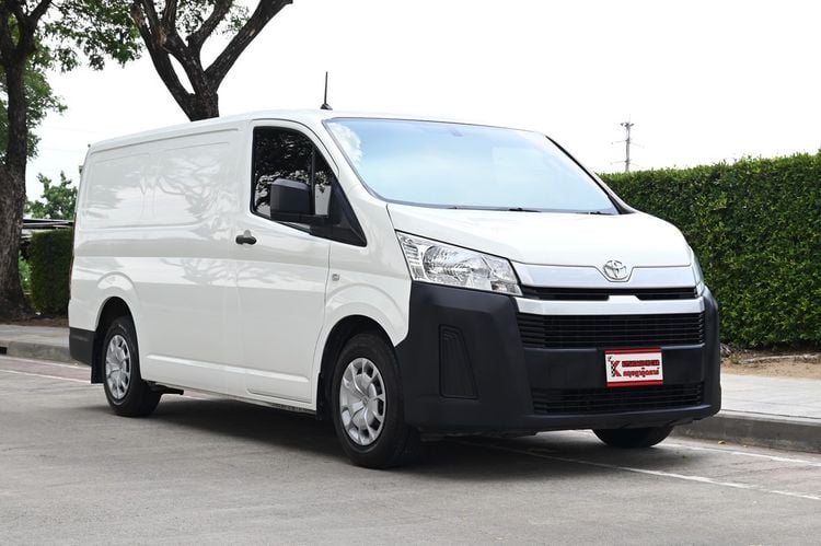 Toyota Commuter 2019 2.8 Van ดีเซล เกียร์ธรรมดา ขาว
