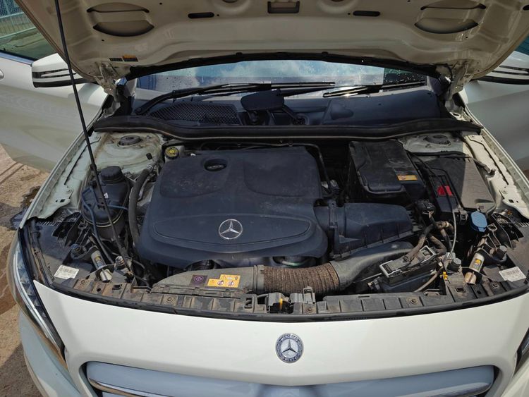 Mercedes-Benz GLA-Class 2016 GLA200 Sedan เบนซิน ไม่ติดแก๊ส เกียร์อัตโนมัติ เทา รูปที่ 2