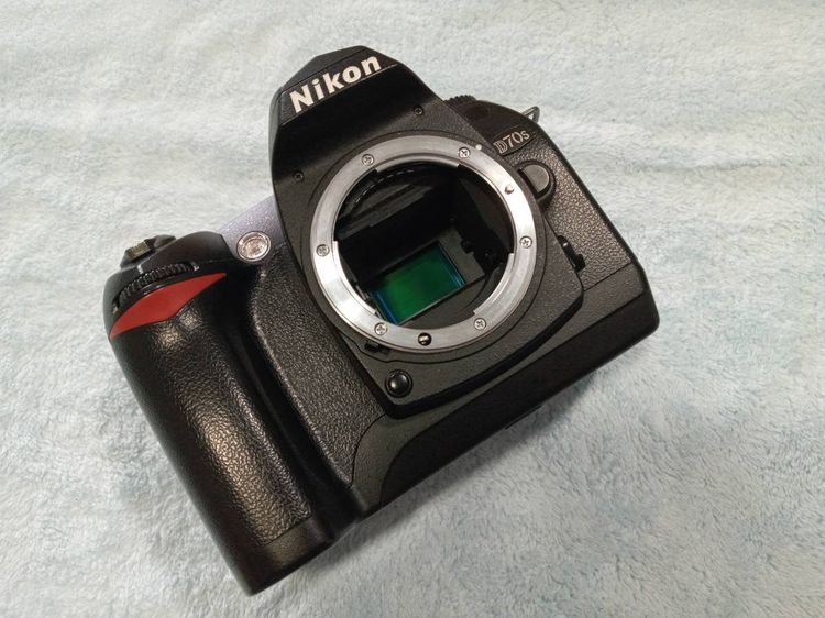 กล้อง DSLR ไม่กันน้ำ Nikon D70s