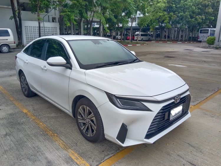 Toyota Yaris ATIV 2023 1.2 Smart Sedan เบนซิน เกียร์อัตโนมัติ ขาว