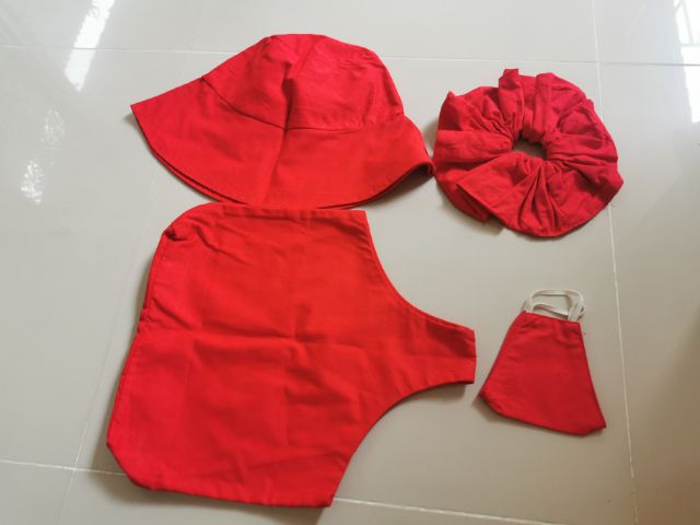 หมวกผ้า  ที่มัดผม ถุงผ้า และแมสผ้า สีแดง รูปที่ 1