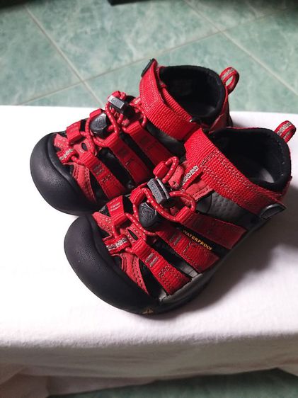 แดง รองเท้าเด็ก KEEN แท้มือสอง สภาพใหม่ size 15.5 cm สนใจต่อรองราคาได้