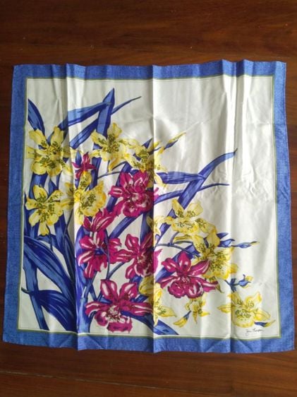 ผ้าพันคอ ผ้าคลุมไหล่ลายดอกสีน้ำเงิน Jim Thomson