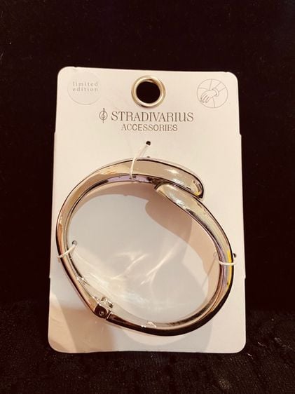 กำไลข้อมือ Stradivarius Rigid bracelet silver ของแท้ งาน limited edition รูปที่ 1