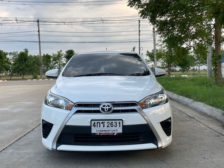 Toyota Yaris 2015 1.2 J Eco Sedan เบนซิน ไม่ติดแก๊ส เกียร์อัตโนมัติ ขาว รูปที่ 2