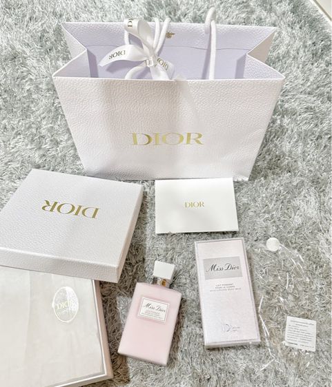 ไม่ระบุเพศ 🌟Miss Dior Lait Fondant Pour Le Corps Moisturizing Body Milk 200 ml. ผลิตปี 2023🌟ของแท้ ฉลากไทย 💓