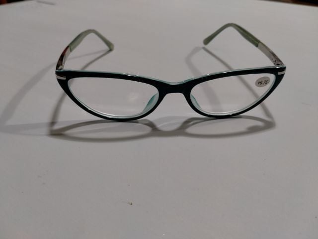 แว่นสายตายาว กรอบแว่น สีเขียว