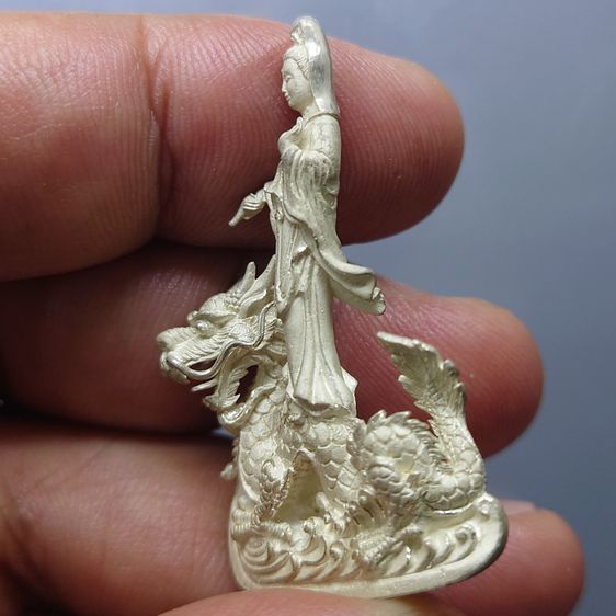 เจ้าแม่กวนอิม รูปหล่อลอยองค์ จ.ระนอง เนื้อเงิน ขนาดสูง 4 เซ็น ปี 2539 นิยม หายาก รูปที่ 4