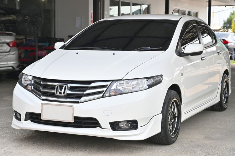 Honda City 2013 1.5 V i-VTEC Sedan เบนซิน ไม่ติดแก๊ส เกียร์อัตโนมัติ ขาว