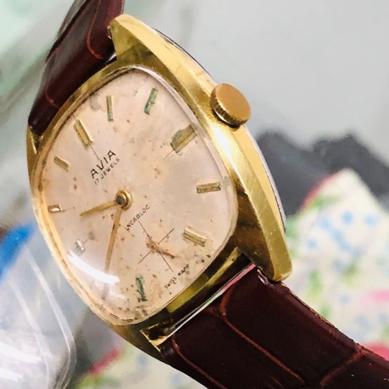 ขายนาฬิกาเก่าเรือนทองสภาพดีในการสะสมใช้งานได้ปกติ