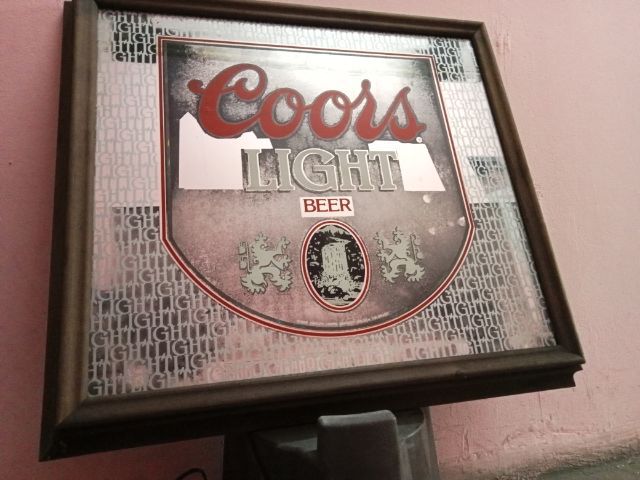 หายาก ป้ายไฟ Coors Light Beer Framed Mirror Sign  4500 บาท รูปที่ 2