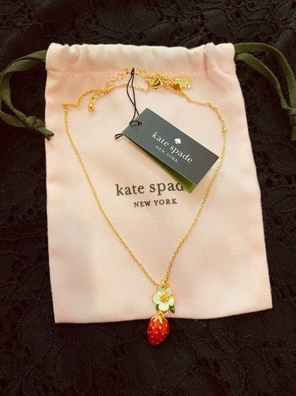 สร้อยคอและจี้ โลหะ สร้อยคอ Kate spade แท้ รุ่น Kate Spade Picnic Perfect Strawberry Mini Necklace 