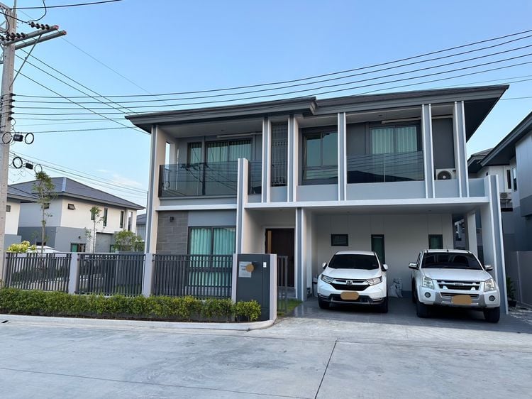 Detached new house in the Conner in Pattaya Area
