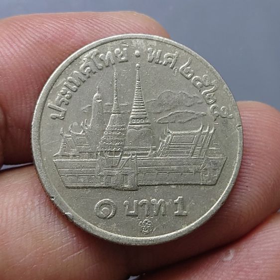 เหรียญ 1 บาท (หลังวัดพระแก้ว) บล็อกพระเศียรเล็ก ปี2525 บล็อกหายาก ติดลำดับ 5 เหรียญหายาก ผ่านใช้ รูปที่ 4