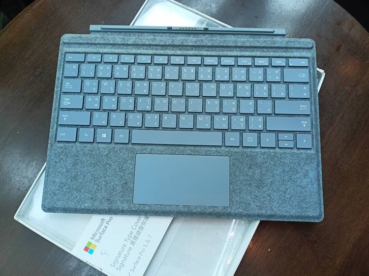 เม้าส์ และคีย์บอร์ด ขาย Microsoft Surface Pro Signature Type Cover รุ่น M1725 คีย์TH-Engแท้ สีPlatinum ครบกล่อง เป็นของใหม่ แค่แกะเทสเท่านั้น