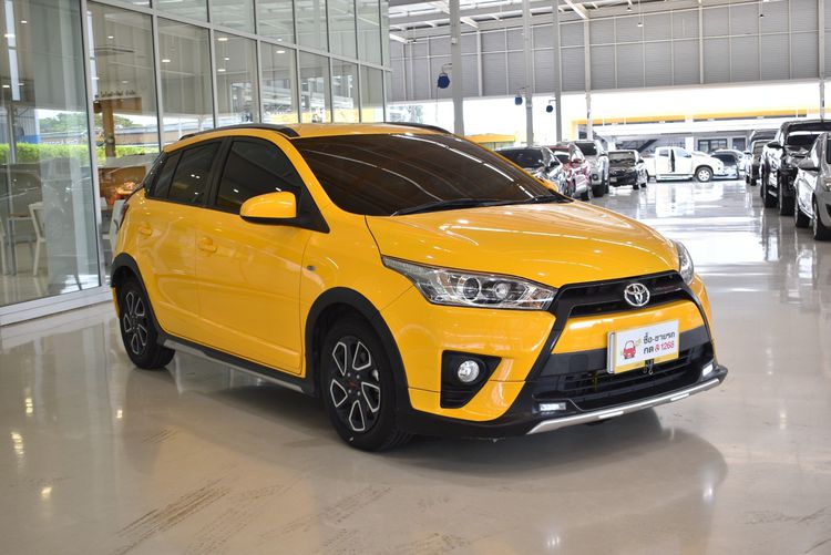 Toyota Yaris 2016 1.2 TRD Sportivo Sedan เบนซิน ไม่ติดแก๊ส เกียร์อัตโนมัติ เหลือง รูปที่ 1