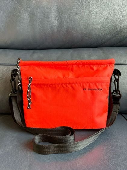 กระเป๋าสะพาย​ ผ้ากันน้ำสีส้ม​ สวย​ สภาพเหมือนใหม่