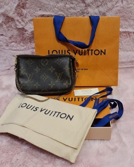 Louis Vuitton หนังแท้ ไม่ระบุ น้ำตาล LV mini pochette ปี 2005
