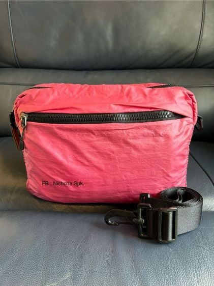 กระเป๋าสะพาย Nike แท้ (ถอดสายได้) ผ้ากันน้ำสีชมพู​ สภาพดี