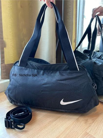 ดำ กระเป๋า​สะพาย​ Nike ของแท้​ ใบใหญ่​ ใช้เดินทางหรือฟิตเนส​ได้​ สภาพดี