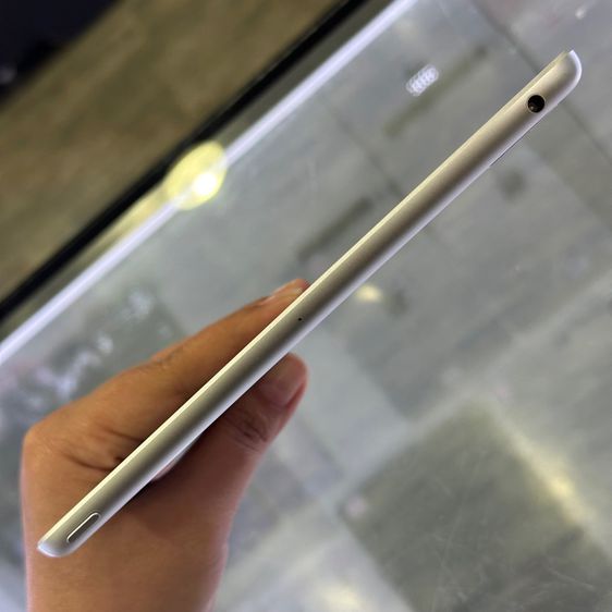 iPad Gen6 128GB WiFi สีขาว เครื่องศูนย์ โมเดลTH สภาพสวยมากๆ จอมีฝุ่นเล็กๆ เครื่องใช้งานดีเยี่ยม🔥🔥 รูปที่ 6