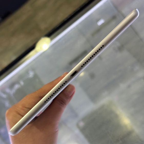 iPad Gen6 128GB WiFi สีขาว เครื่องศูนย์ โมเดลTH สภาพสวยมากๆ จอมีฝุ่นเล็กๆ เครื่องใช้งานดีเยี่ยม🔥🔥 รูปที่ 5