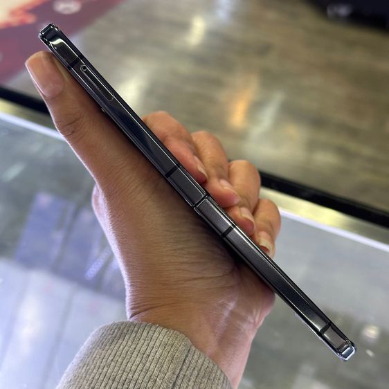 Samsung Z Flip5 512GB สีดำ เครื่องศูนย์ สภาพสวย จอ6.7นิ้ว แรม8รอม512 Snap8 Gen2 ประกันศูนย์ยาวๆ ครบยกกล่อง🔥🔥 รูปที่ 4