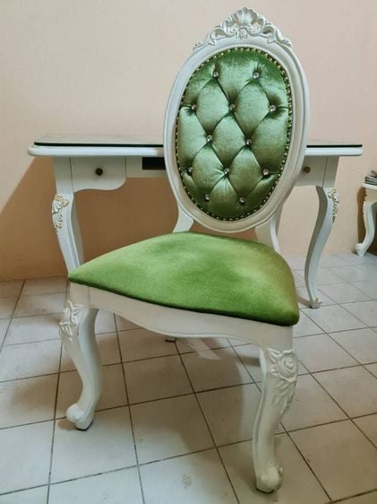 เก้าอี้ตั้งข้างห้อง/เก้าอี้โต๊ะอาหาร ผ้ากำมะหยี่ เก้าอี้วัสดุไม้แกะสลัก​สีขาว บุกำมะหยี่สีเขียวอย่างดี พร้อมประดับคริสตัล​