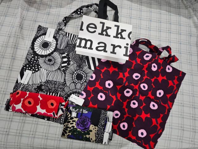 ขอส่งต่อกระเป๋า Marimekko 💯 ซื้อมา เก็บไว้ ยังไม่ได้ใช้เลยค่าาา รูปที่ 1