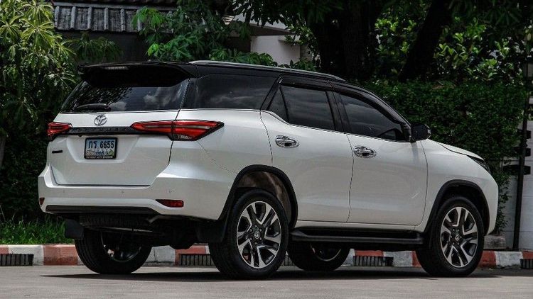 TOYOTA FORTUNER,2.4  COMMANDER  ปี 2022  รูปที่ 4