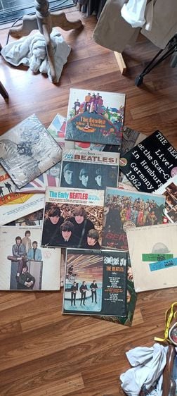 ภาษาอังกฤษ แผ่นเสียง The Beatles ขายรวม 28แผ่น