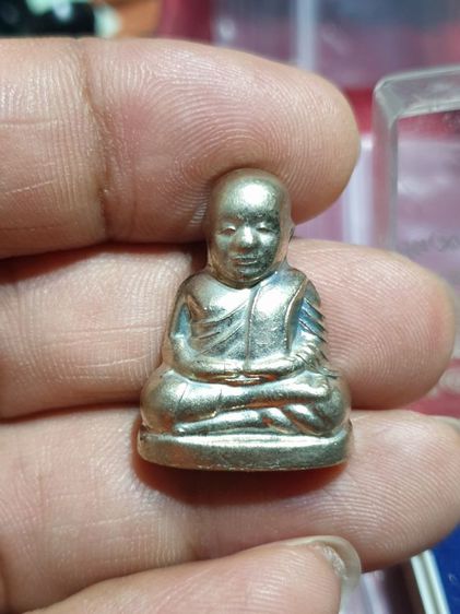 หลวงพ่อเงิน กองทุน 53 เนื้ออัลปาก้า ผ่าครึ่งซีก ตอกโค๊ดรันนัมเบอร์ พิธีใหญ่ หลวงพ่อรวยร่วมปลุกเสก รูปที่ 4