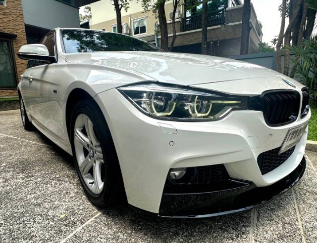 BMW Series 3 2016 320i เบนซิน ขาว รูปที่ 4