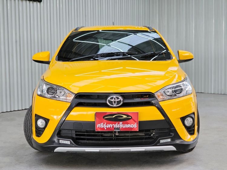 Toyota Yaris 2017 1.2 TRD Sportivo Sedan เบนซิน ไม่ติดแก๊ส เกียร์อัตโนมัติ เหลือง รูปที่ 2