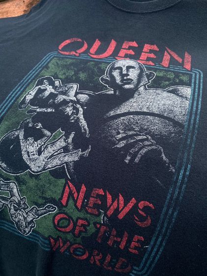 เสื้อวง Queen ปี 2013 News Of The World รูปที่ 2
