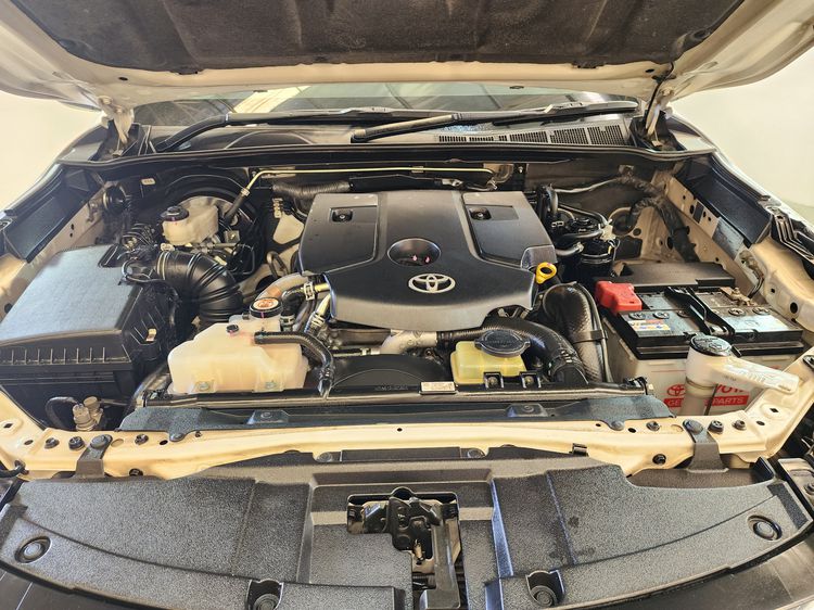 Toyota Fortuner 2019 2.4 V Utility-car ดีเซล เกียร์อัตโนมัติ ขาว รูปที่ 3