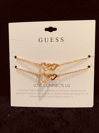 โลหะ Guess แท้ เซทสร้อยข้อมือ limited Gold-Tone Heart  Bracelet Set and Gold tone Hugs Kisses 
