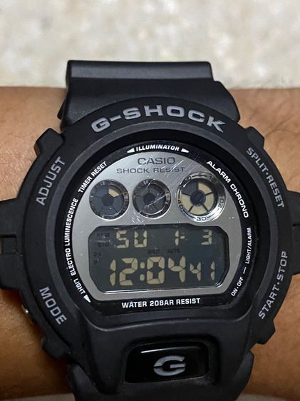 นาฬิกายี่ห้อ G Shock  dw6900nb ของแท้มือสอง ระบบปกติกระจกมีรอย กรอบสายเปลี่ยนใหม่ 950฿ รูปที่ 6