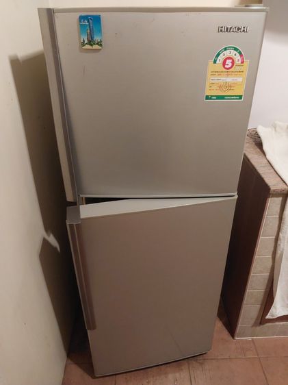 ตู้เย็นยี่ห้อ Hitachi รุ่น R-T190W-1 ปริมาณ 6.7 ลูกบาศก์ฟุต Refrigerator รูปที่ 1